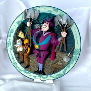 Disney POCAHONTAS “MINE, MINE, MINE” 3D Relief Plate Box “New” Never Displayed